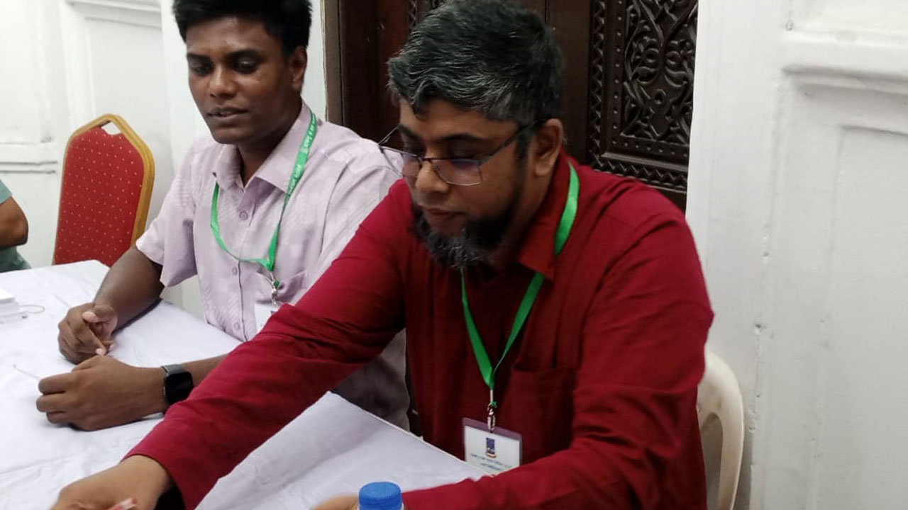 ডাকসু ভোটে ‘আগেই পূরণ করা ব্যালট পেপার’ দিয়েছেন পোলিং অফিসার